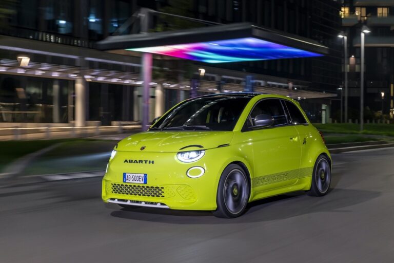 Abarth 500e: le foto ufficiali