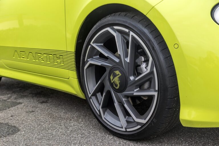 Abarth 500e: le foto ufficiali