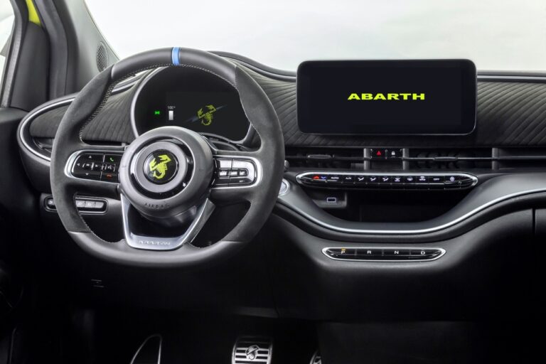 Abarth 500e: le foto ufficiali
