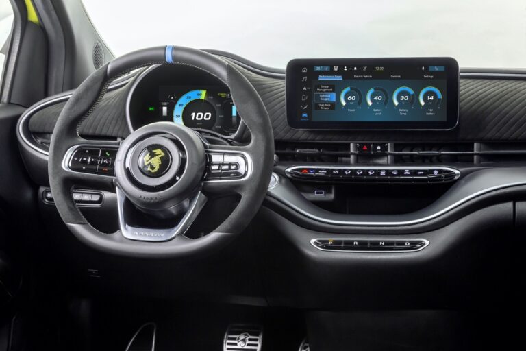 Abarth 500e: le foto ufficiali