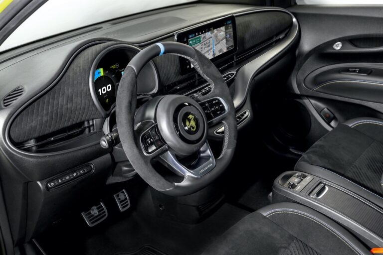 Abarth 500e: le foto ufficiali
