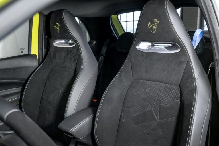 Abarth 500e: le foto ufficiali