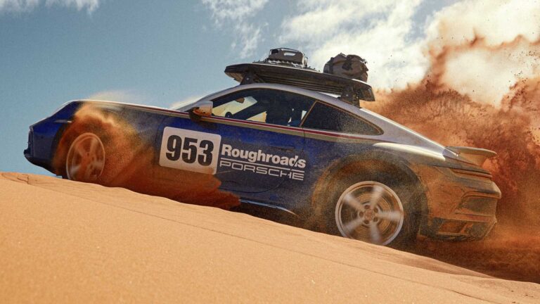 Lamborghini Huracan Sterrato VS Porsche 911 Dakar: le foto