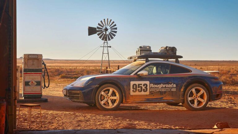 Lamborghini Huracan Sterrato VS Porsche 911 Dakar: le foto