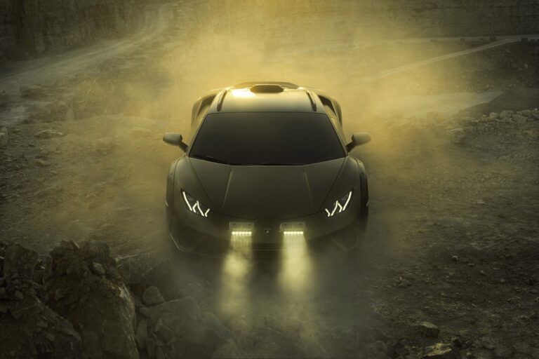 Lamborghini Huracán Sterrato: immagini ufficiali