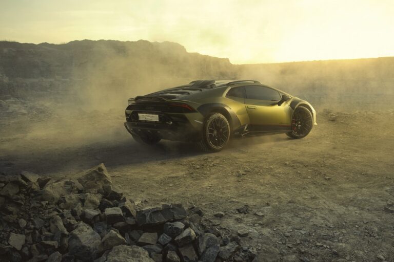 Lamborghini Huracán Sterrato: immagini ufficiali
