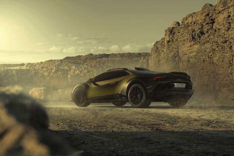 Lamborghini Huracán Sterrato: immagini ufficiali