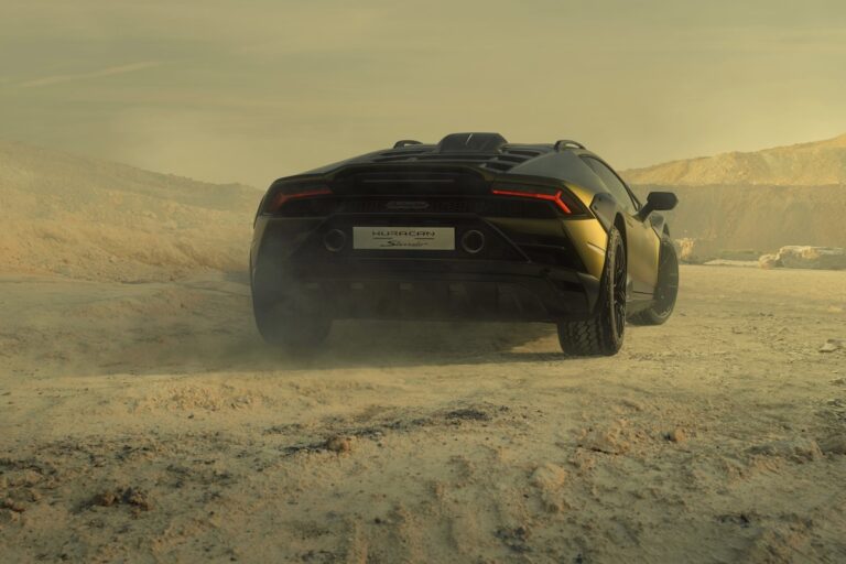 Lamborghini Huracán Sterrato: immagini ufficiali
