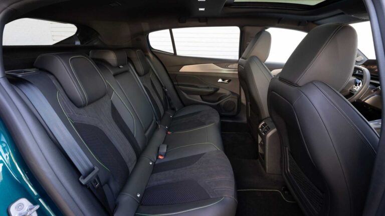 Peugeot 408: immagini del test drive