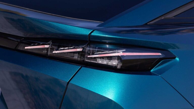 Peugeot 408: immagini del test drive