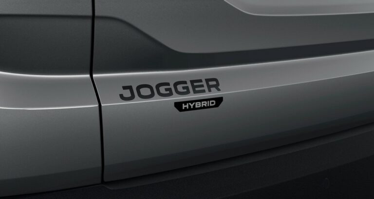 Dacia Jogger Hybrid 140: immagini