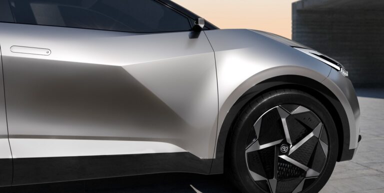 Toyota CH-R Prologue: le immagini ufficiali