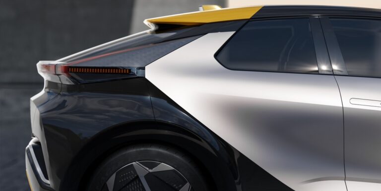 Toyota CH-R Prologue: le immagini ufficiali