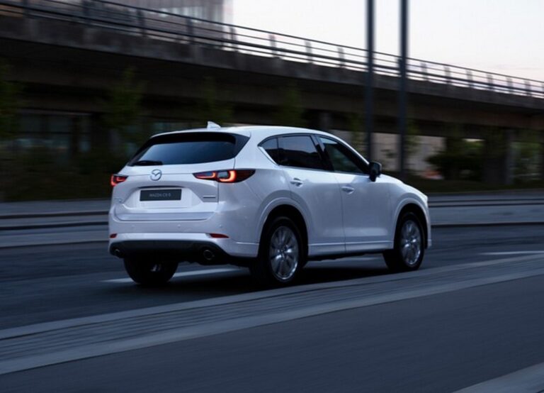 Mazda CX-5 2023: immagini ufficiali