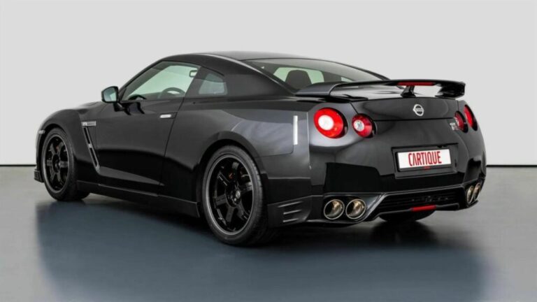 Nissan GT-R Black Edition di Sebastian Vettel