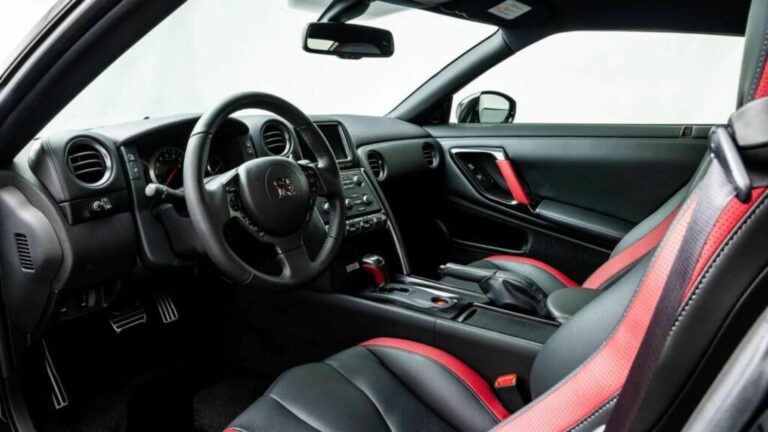 Nissan GT-R Black Edition di Sebastian Vettel