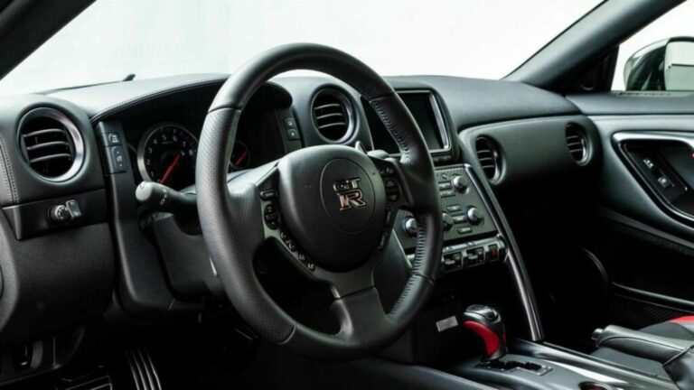 Nissan GT-R Black Edition di Sebastian Vettel