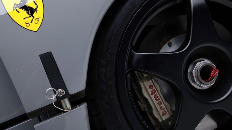 Ferrari F40 in Grigio Nardò: le immagini