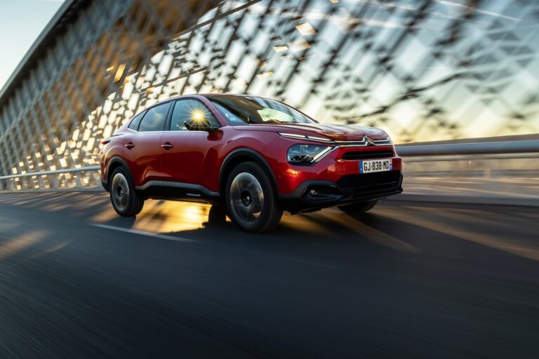 Citroen C4 X: immagini ufficiali