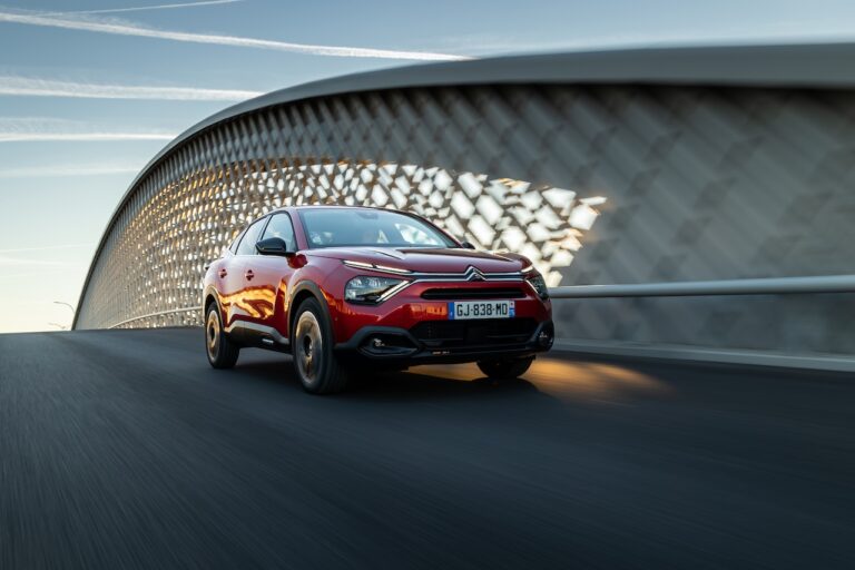 Citroen C4 X: immagini ufficiali
