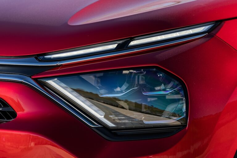 Citroen C4 X: immagini ufficiali
