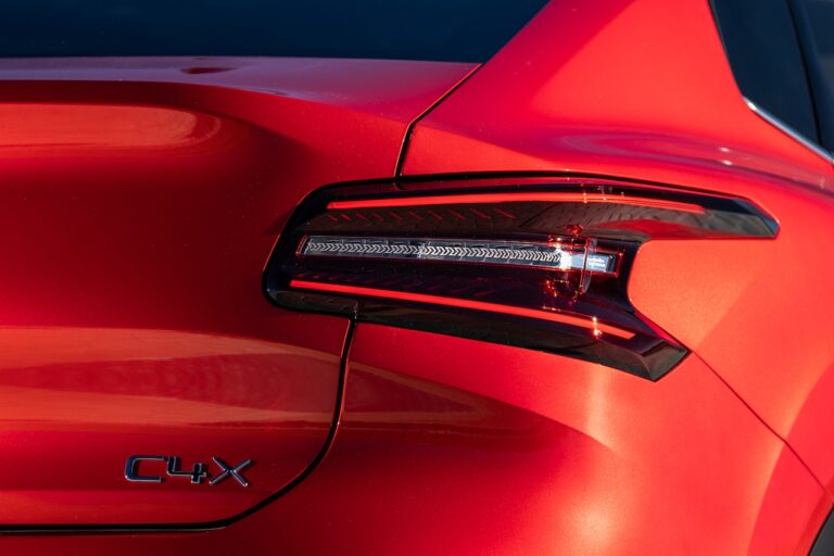 Citroen C4 X: immagini ufficiali