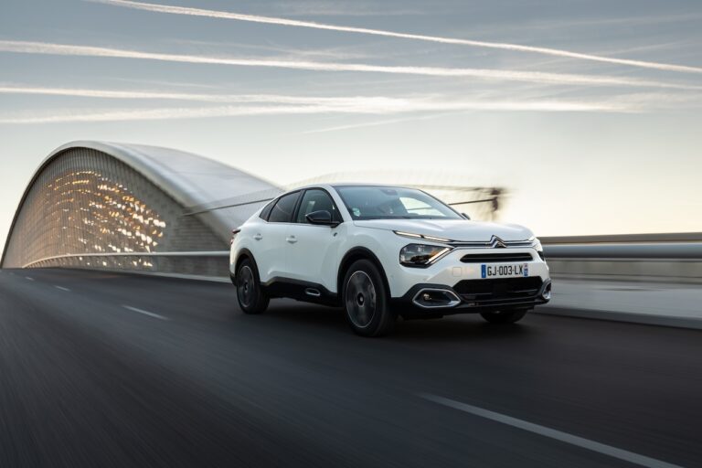 Citroen C4 X: immagini ufficiali