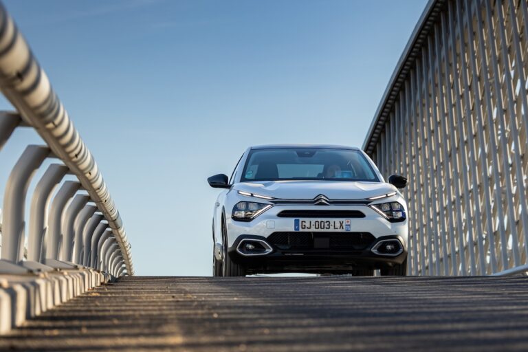 Citroen C4 X: immagini ufficiali