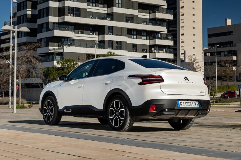 Citroen C4 X: immagini ufficiali