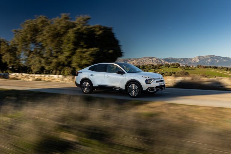 Citroen C4 X: immagini ufficiali