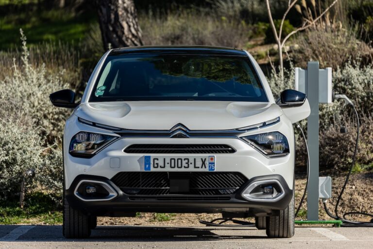 Citroen C4 X: immagini ufficiali