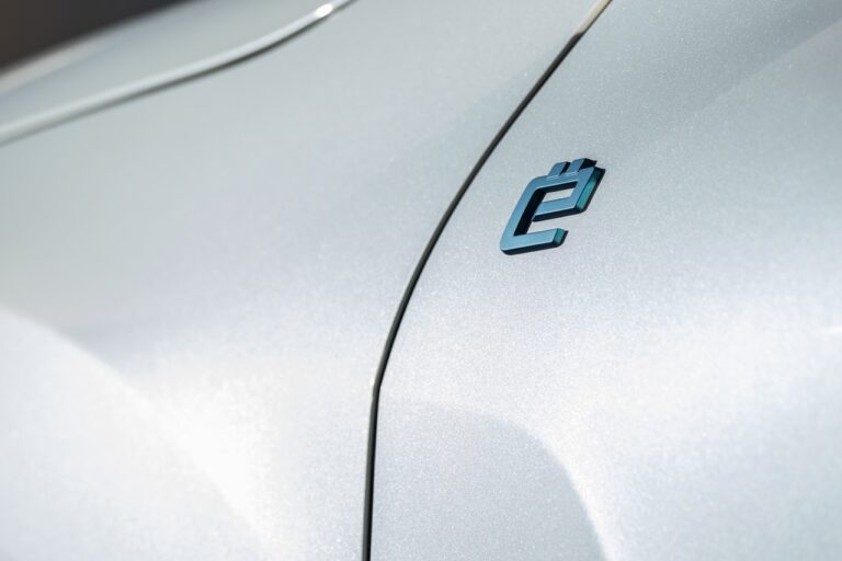 Citroen C4 X: immagini ufficiali