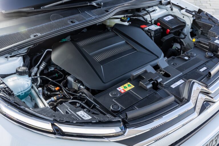 Citroen C4 X: immagini ufficiali