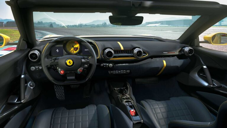 Aston Martin DBS 770 Ultimate VS Ferrari 812 Competizione