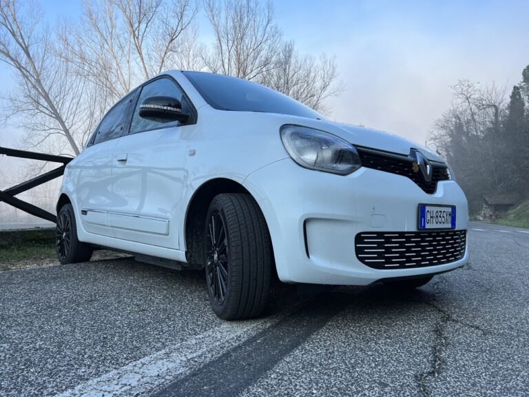 Renault Twingo E-Tech: le immagini