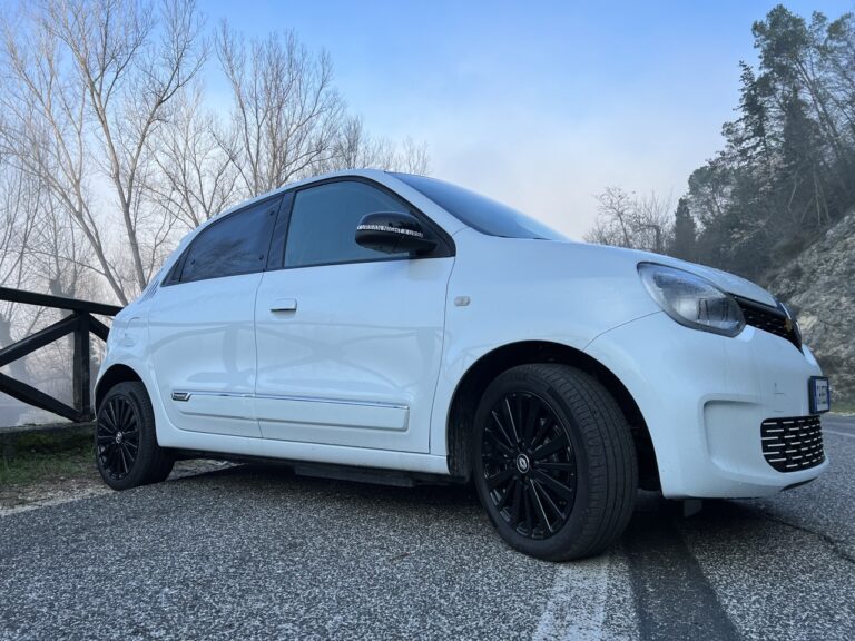 Renault Twingo E-Tech: le immagini