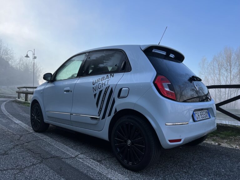 Renault Twingo E-Tech: le immagini