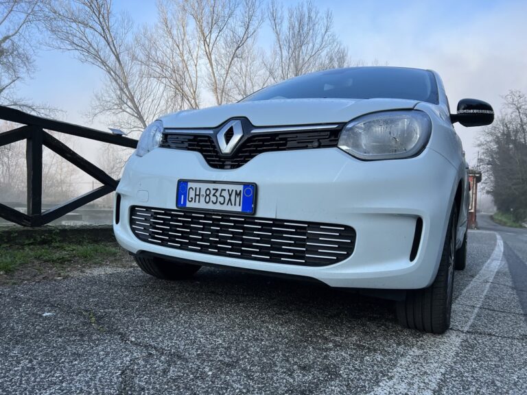 Renault Twingo E-Tech: le immagini
