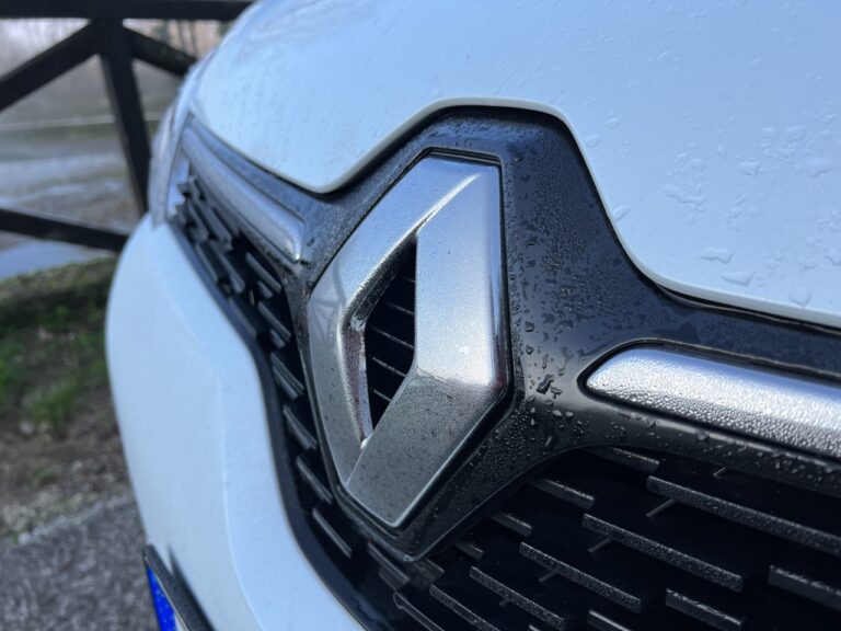 Renault Twingo E-Tech: le immagini