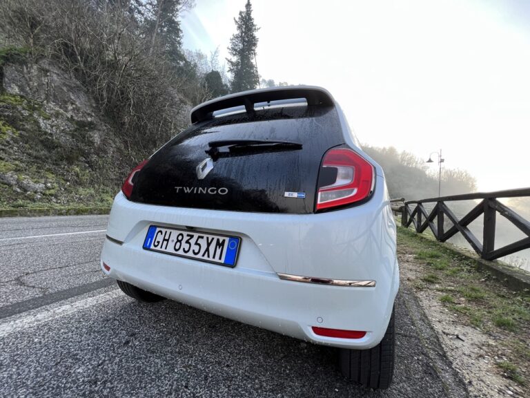 Renault Twingo E-Tech: le immagini