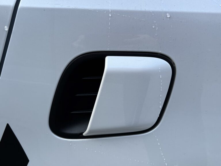 Renault Twingo E-Tech: le immagini