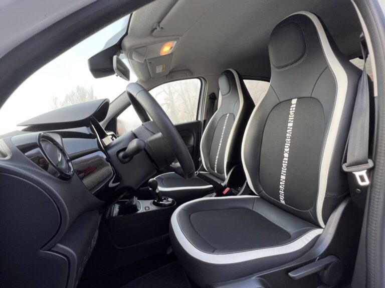 Renault Twingo E-Tech: le immagini