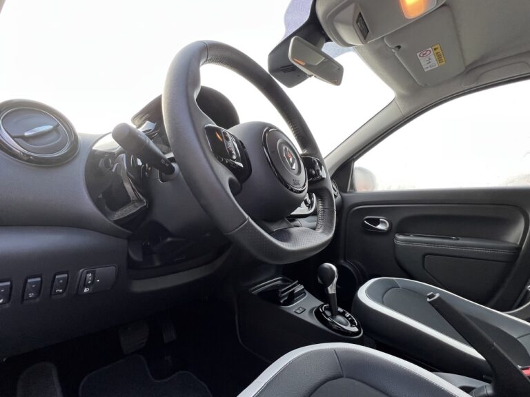 Renault Twingo E-Tech: le immagini