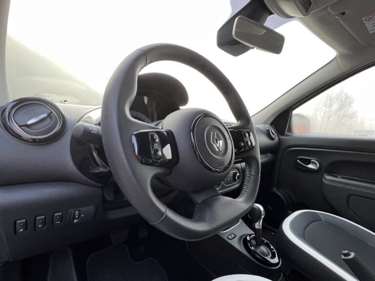 Renault Twingo E-Tech: le immagini
