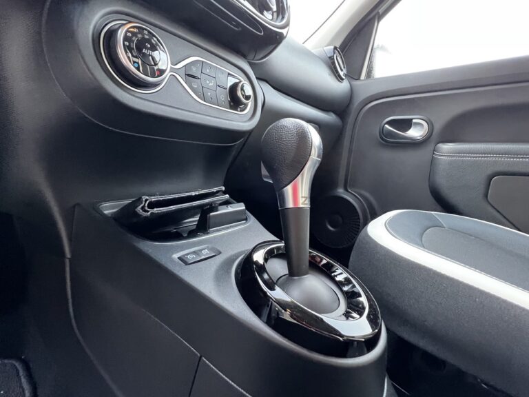 Renault Twingo E-Tech: le immagini