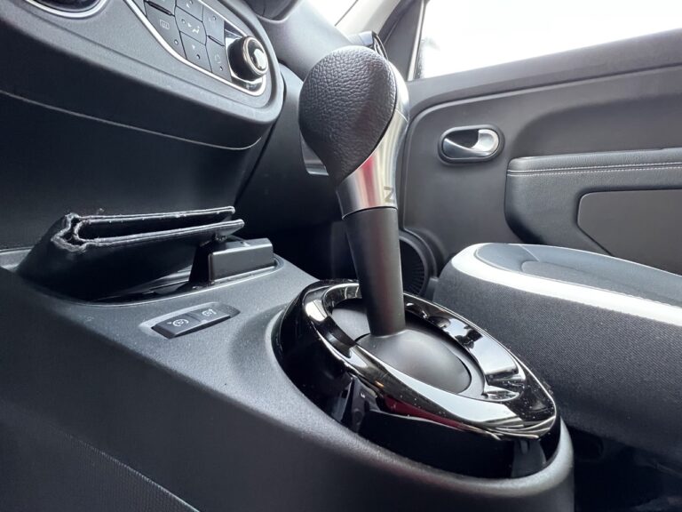 Renault Twingo E-Tech: le immagini