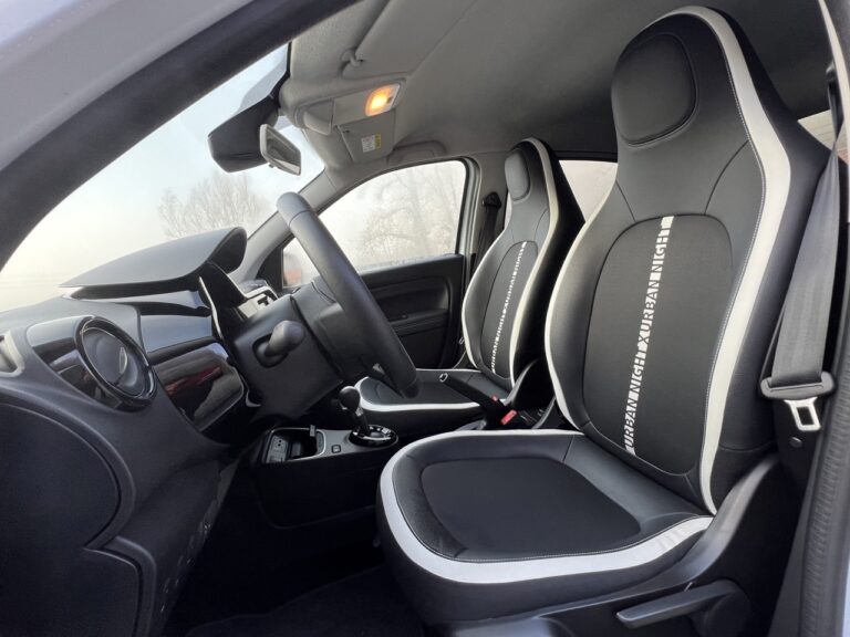 Renault Twingo E-Tech: le immagini