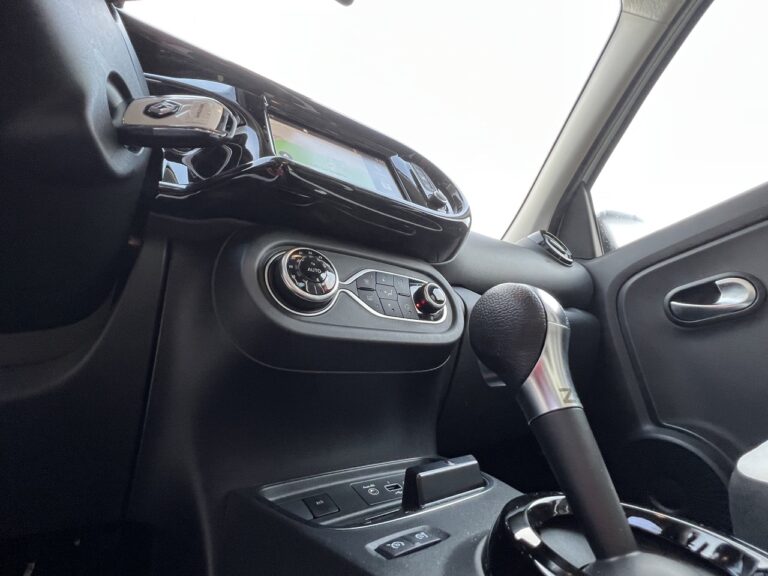 Renault Twingo E-Tech: le immagini