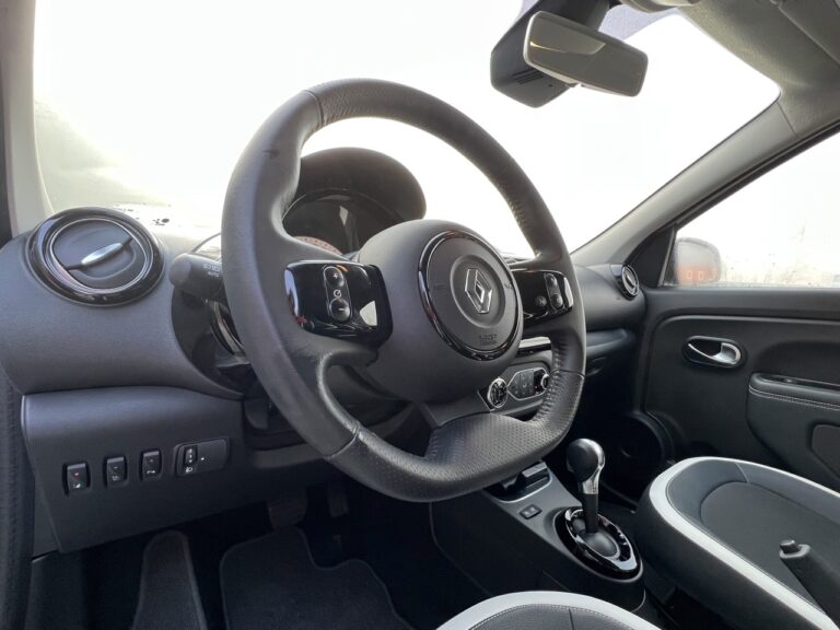 Renault Twingo E-Tech: le immagini