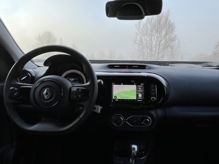 Renault Twingo E-Tech: le immagini